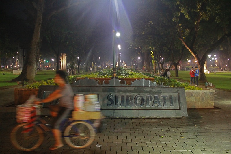 Taman suropati - JakartaTraveller taman suropati, malam tahun baru di jakarta - jakartatraveller