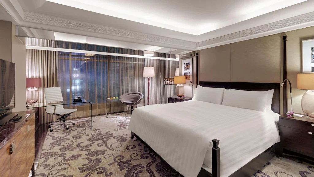 Kamar Deluxe - Panduan Lengkap Fasilitas dan Layanan di Hotel Indonesia Kempinski Jakarta - jakartatraveller.com