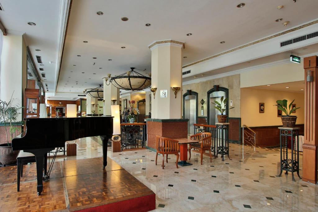 Lobby Hotel - Liburan atau Bisnis? Temukan Kedua-duanya di The Jayakarta SP Jakarta Hotel & Spa - jakartatraveller.com
