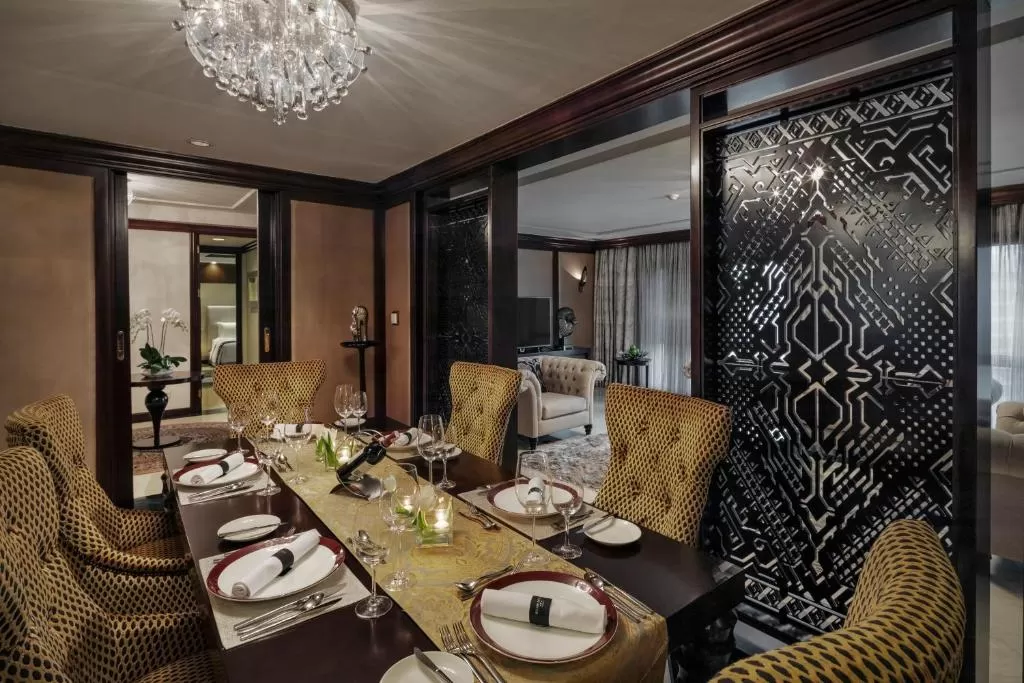 Ruang Makan Presidential Suite RedLevel - Menginap Mewah di Ibukota: Review Lengkap Hotel Gran Melia Jakarta - jakartatraveller.com