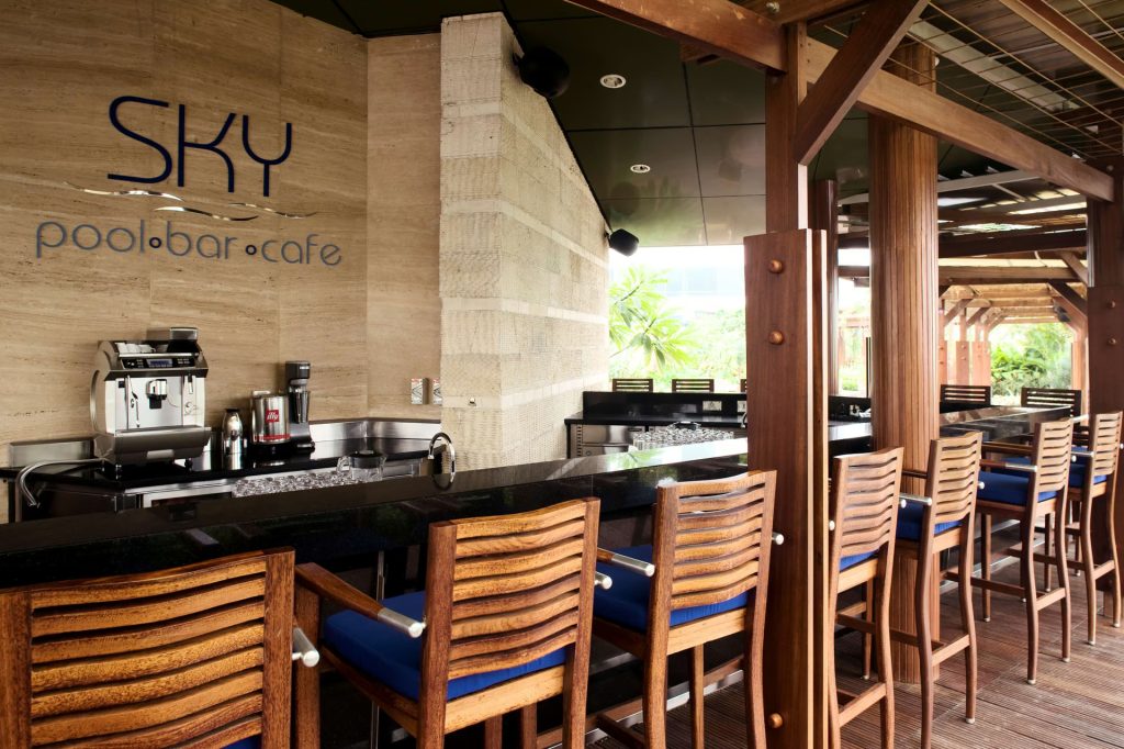 Sky Pool Bar & Cafe - Panduan Lengkap Fasilitas dan Layanan di Hotel Indonesia Kempinski Jakarta - jakartatraveller.com