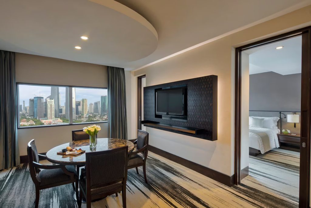 Living Room Deluxe Junior Suite RedLevel - Menginap Mewah di Ibukota: Review Lengkap Hotel Gran Melia Jakarta - jakartatraveller.com