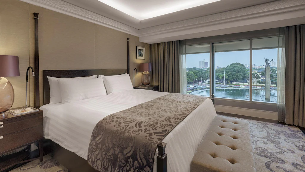Kamar King Bed Salon Suite - Panduan Lengkap Fasilitas dan Layanan di Hotel Indonesia Kempinski Jakarta - jakartatraveller.com