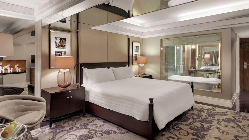 Kamar Deluxe - Panduan Lengkap Fasilitas dan Layanan di Hotel Indonesia Kempinski Jakarta - jakartatraveller.com