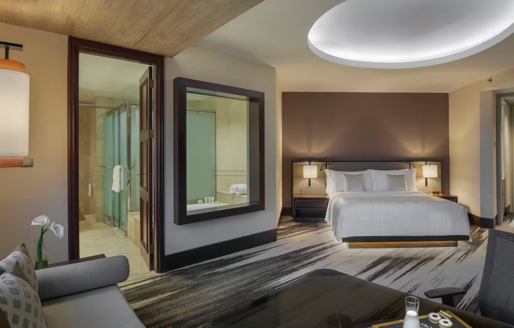 Kamar Tidur Grand Premium RedLevel Room - Menginap Mewah di Ibukota: Review Lengkap Hotel Gran Melia Jakarta - jakartatraveller.com