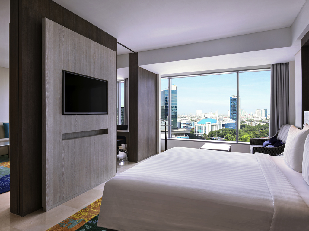Kamar Tidur Executive Suite - Panduan Lengkap Menginap di Hotel Grand Mercure Jakarta Kemayoran: Fasilitas, Layanan, dan Tips Eksklusif - jakartatraveller.com