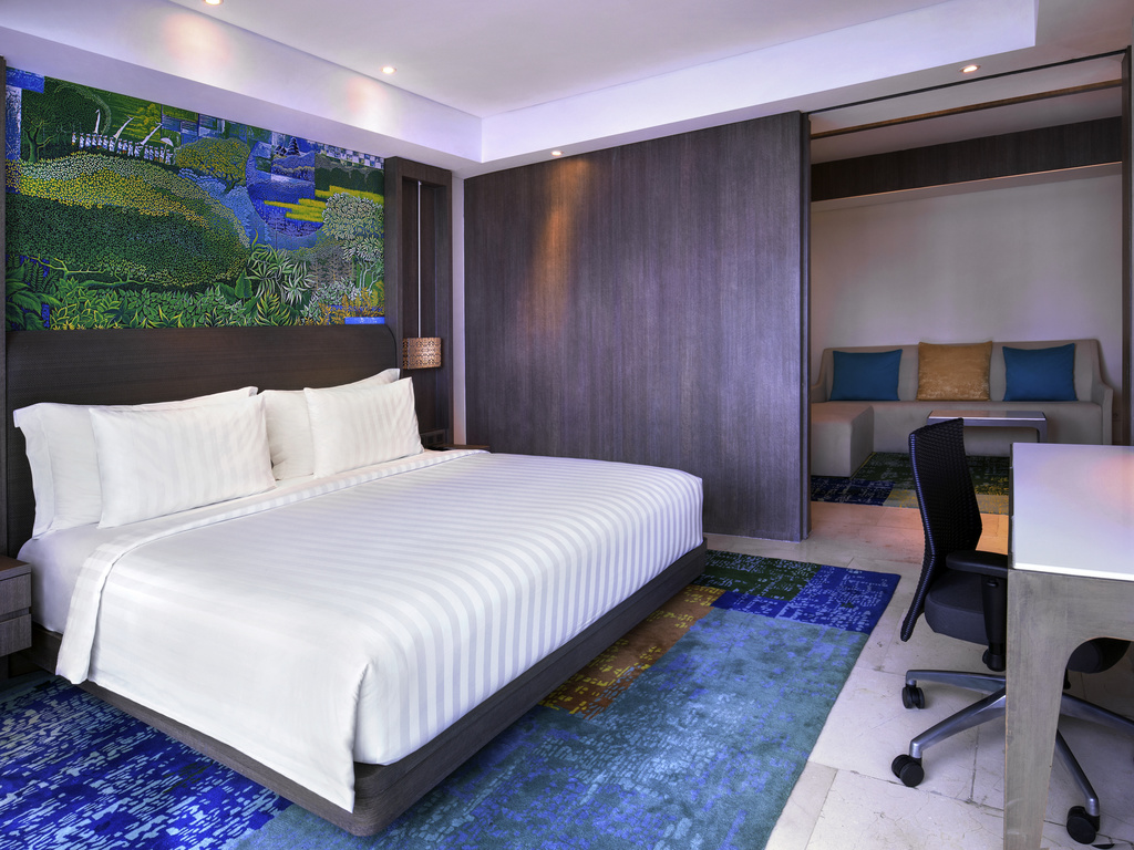 Kamar Tidur Business Suite - Panduan Lengkap Menginap di Hotel Grand Mercure Jakarta Kemayoran: Fasilitas, Layanan, dan Tips Eksklusif - jakartatraveller.com