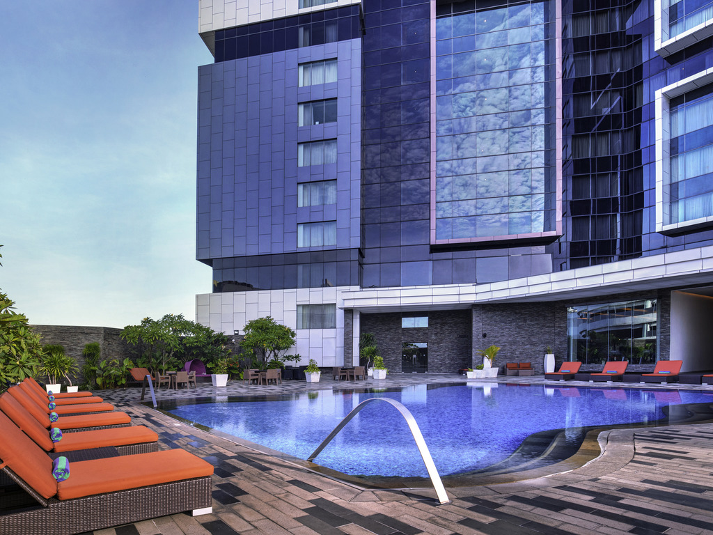 Fasilitas Kolam Renang - Panduan Lengkap Menginap di Hotel Grand Mercure Jakarta Kemayoran: Fasilitas, Layanan, dan Tips Eksklusif - jakartatraveller.com