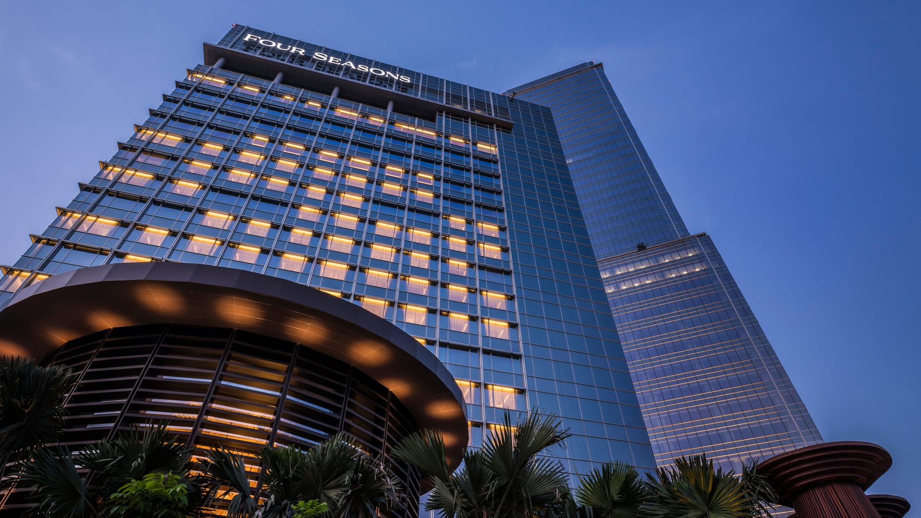 Staying at the Four Seasons Hotel Jakarta, What Are Its Advantages?