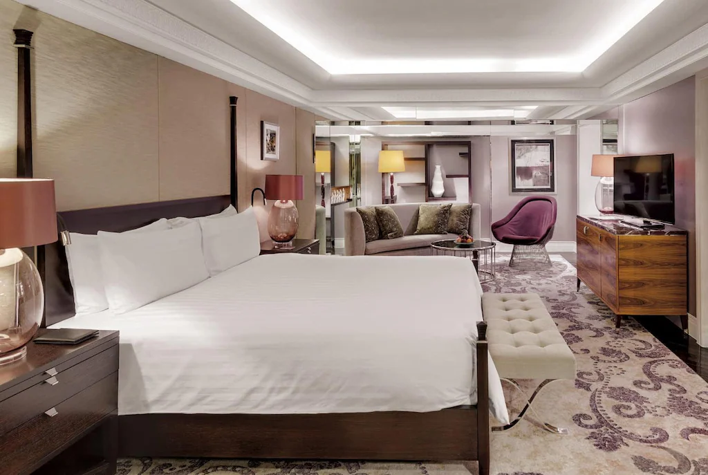 Kamar King Bed Grand Deluxe - Panduan Lengkap Fasilitas dan Layanan di Hotel Indonesia Kempinski Jakarta - jakartatraveller.com