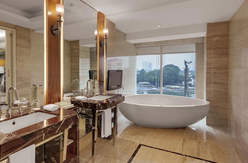 Kamar Mandi Executive Grand Deluxe - Panduan Lengkap Fasilitas dan Layanan di Hotel Indonesia Kempinski Jakarta - jakartatraveller.com