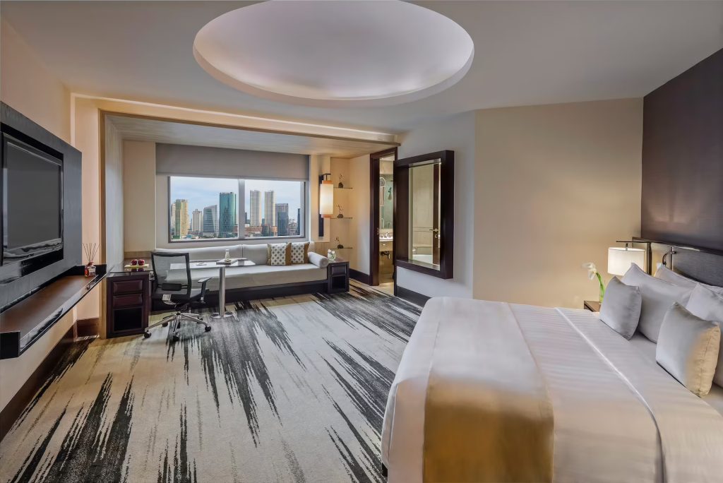 Kamar Tidur Grand Premium RedLevel Room - Menginap Mewah di Ibukota: Review Lengkap Hotel Gran Melia Jakarta - jakartatraveller.com