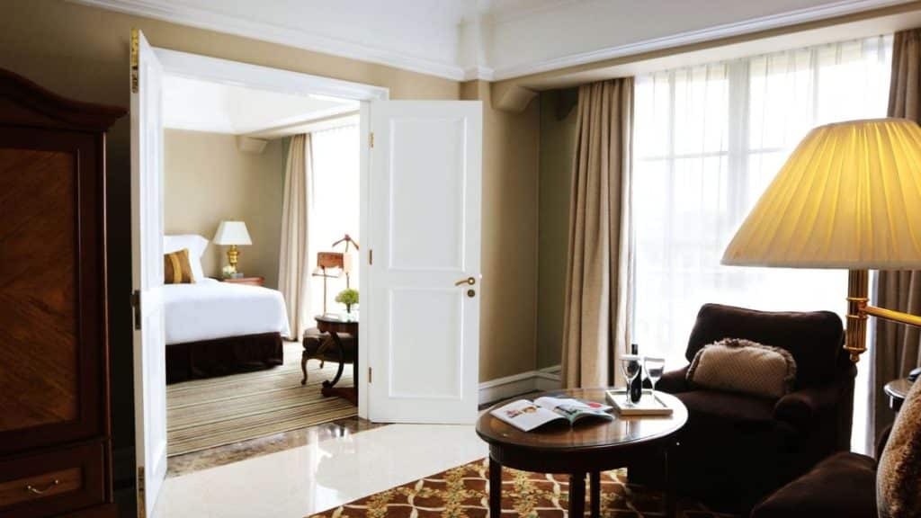 Living Room Deluxe Suite - Hotel Gran Mahakam: Menginap Dengan Kemewahan di Pusat Bisnis Jakarta - jakartatraveller.com