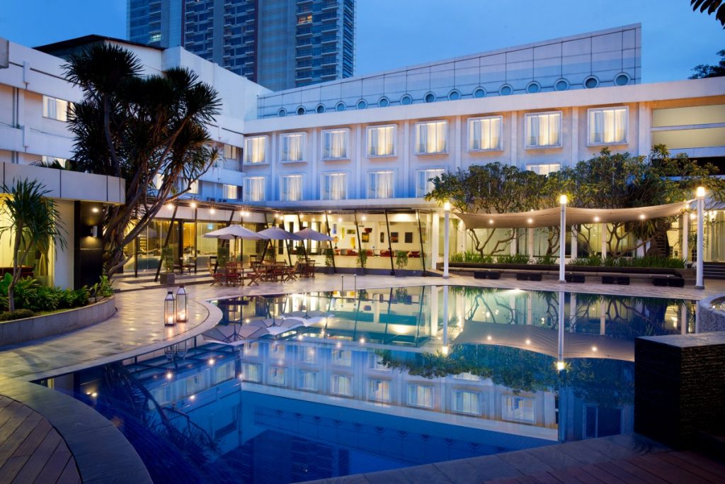 Kolam Renang - Hotel Grand Kemang Jakarta: Akomodasi Sempurna Berdekatan dengan Pusat Hiburan Kemang - jakartatraveller.com
