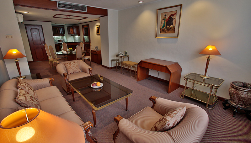 Living Room President Suite - Liburan atau Bisnis? Temukan Kedua-duanya di The Jayakarta SP Jakarta Hotel & Spa - jakartatraveller.com