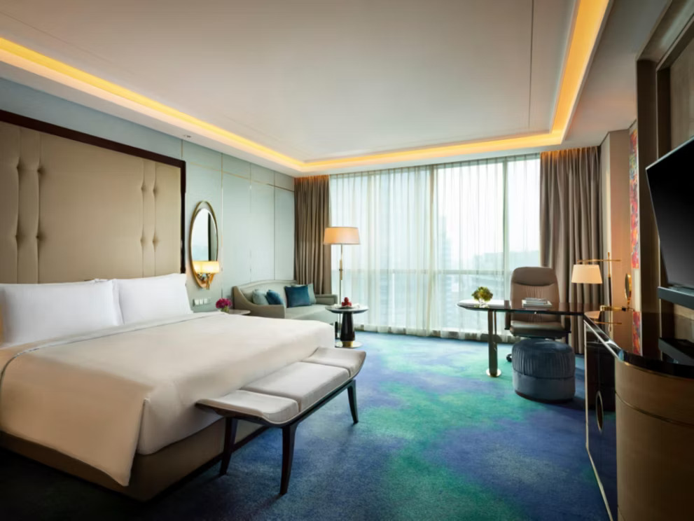 Kamar Bed King Club InterContinental Room - Menginap di Hotel Bintang 5: Ulasan Lengkap Hotel Intercontinental Jakarta Pondok Indah - jakartatraveller.com