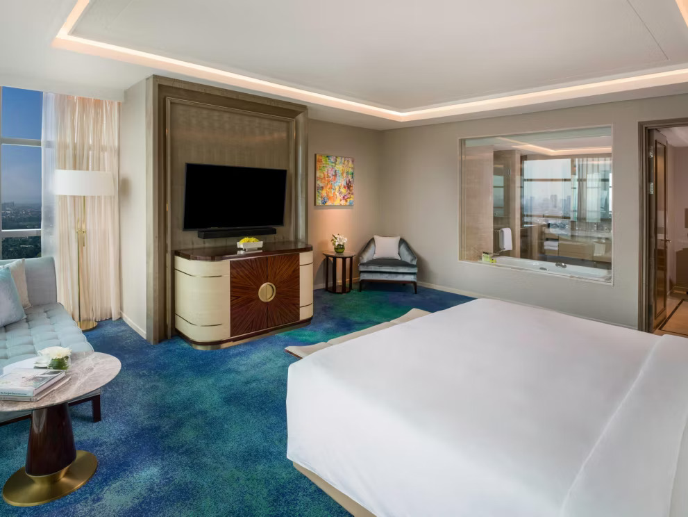 Kamar Tidur Ambassador Suite - Menginap di Hotel Bintang 5: Ulasan Lengkap Hotel Intercontinental Jakarta Pondok Indah - jakartatraveller.com