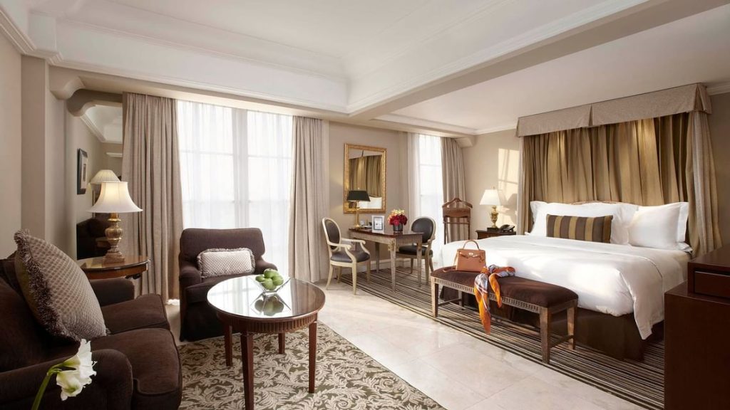 Living Room Junior Suite - Hotel Gran Mahakam: Menginap Dengan Kemewahan di Pusat Bisnis Jakarta - jakartatraveller.com