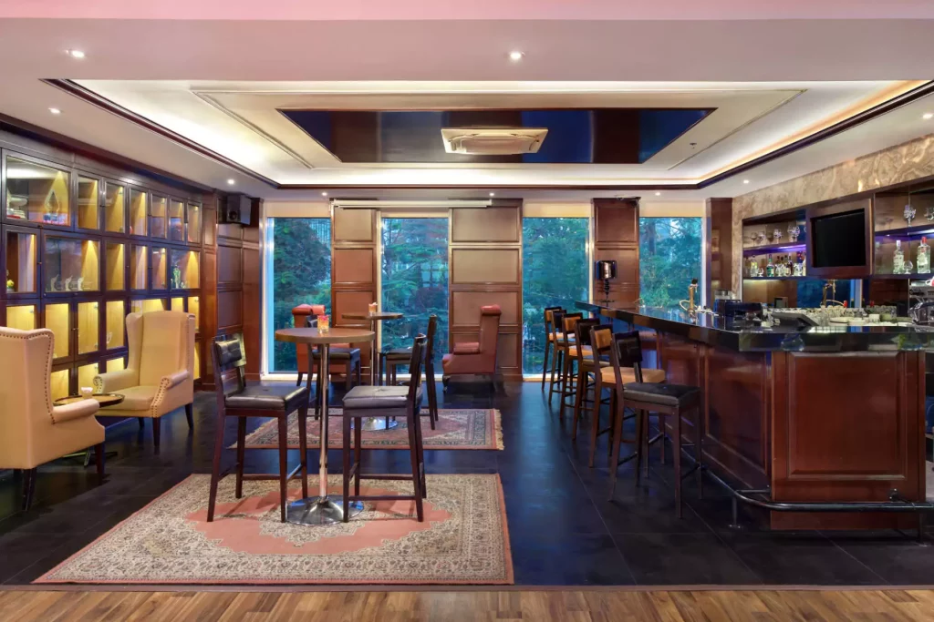 Chill Bar dan Lounge - Menginap Mewah Tanpa Merogoh Kocek Dalam di Hotel JS Luwansa: Panduan Lengkap untuk Wisatawan - jakartatraveller.com