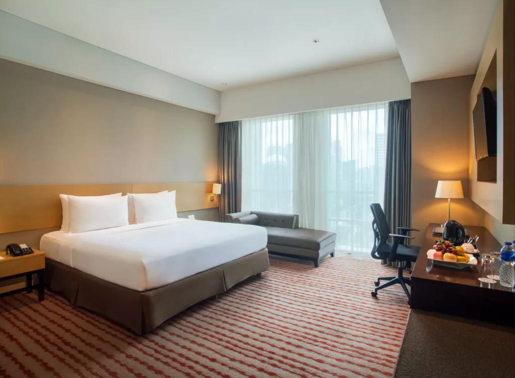 Kamar Deluxe King Room - Menginap Mewah Tanpa Merogoh Kocek Dalam di Hotel JS Luwansa: Panduan Lengkap untuk Wisatawan - jakartatraveller.com