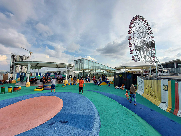 J-Sky Ferris Wheel - Lebaran Seru Bersama Keluarga: 5 Rekomendasi Tempat Wisata di Jakarta yang Cocok untuk Anak - jakartatraveller.com