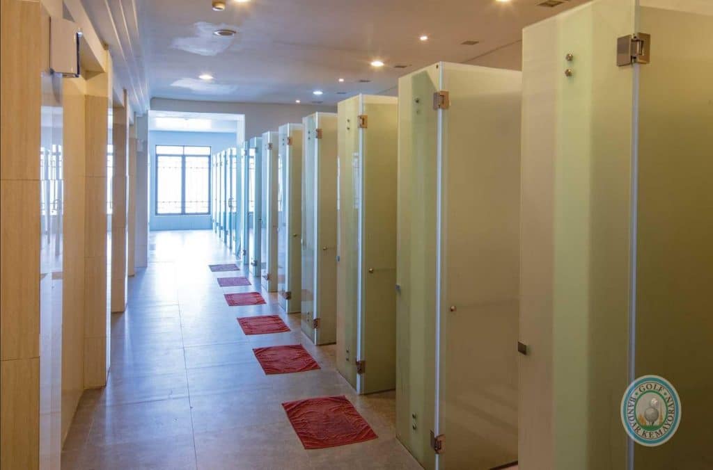 Toilet Golf Bandar Kemayoran - Review Tarif, Fasilitas dan Layanan di Golf Bandar Kemayoran: Apa yang Ditawarkan? - jakartatraveller.com